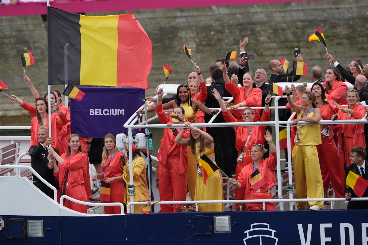 Paris 2024 Olimpiyat Oyunları'nın açılış töreni: Takımlar Sen Nehri'nden geçti