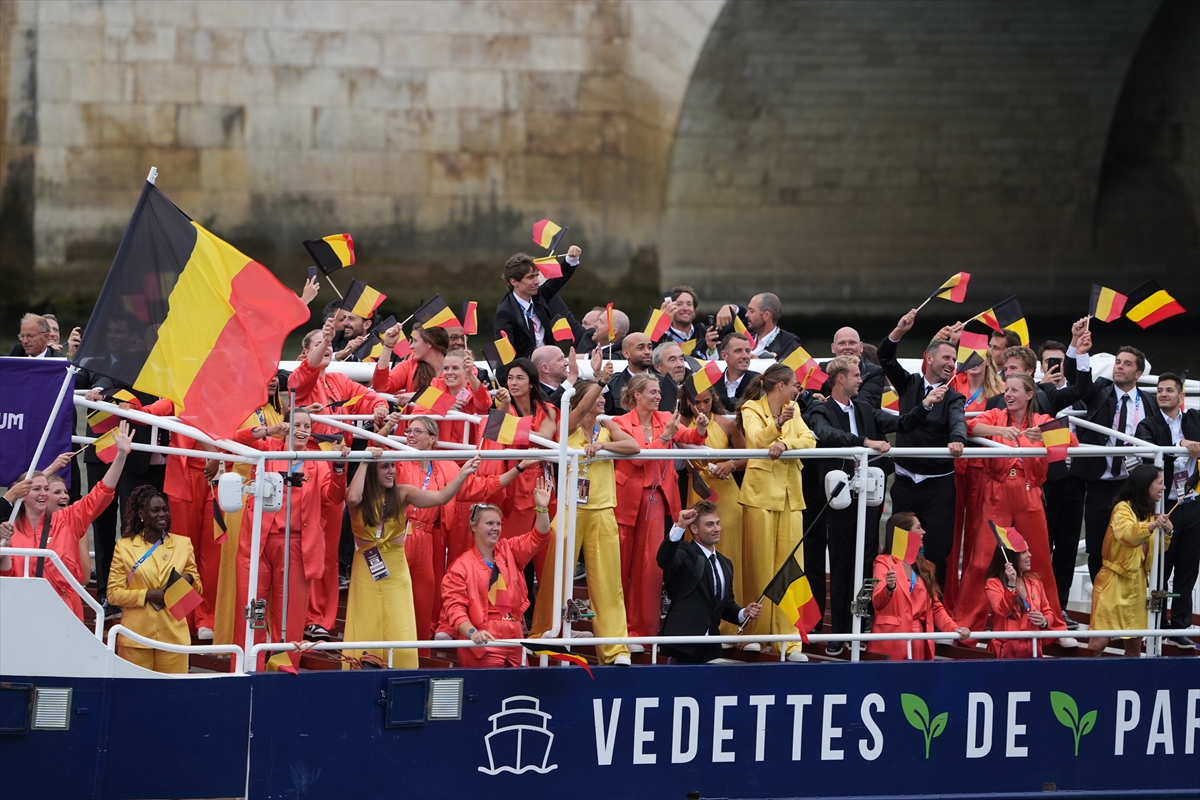 Paris 2024 Olimpiyat Oyunları'nın açılış töreni: Takımlar Sen Nehri'nden geçti