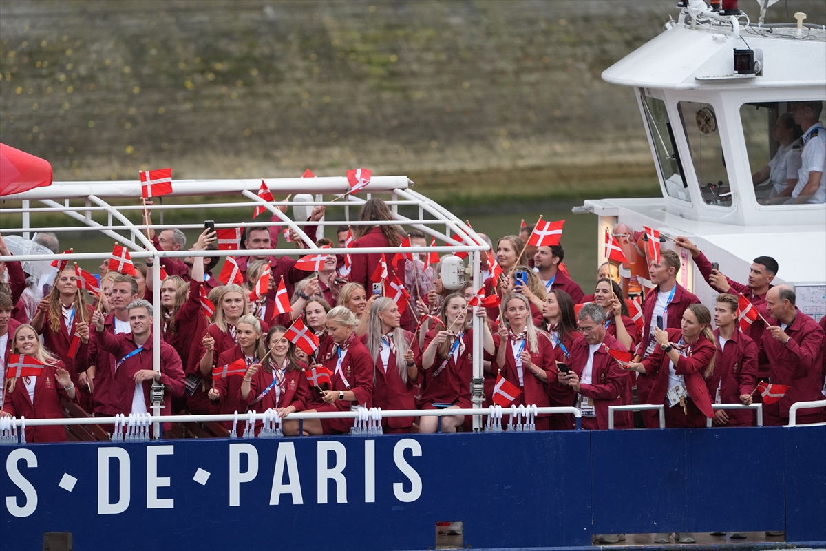 Paris 2024 Olimpiyat Oyunları'nın açılış töreni: Takımlar Sen Nehri'nden geçti