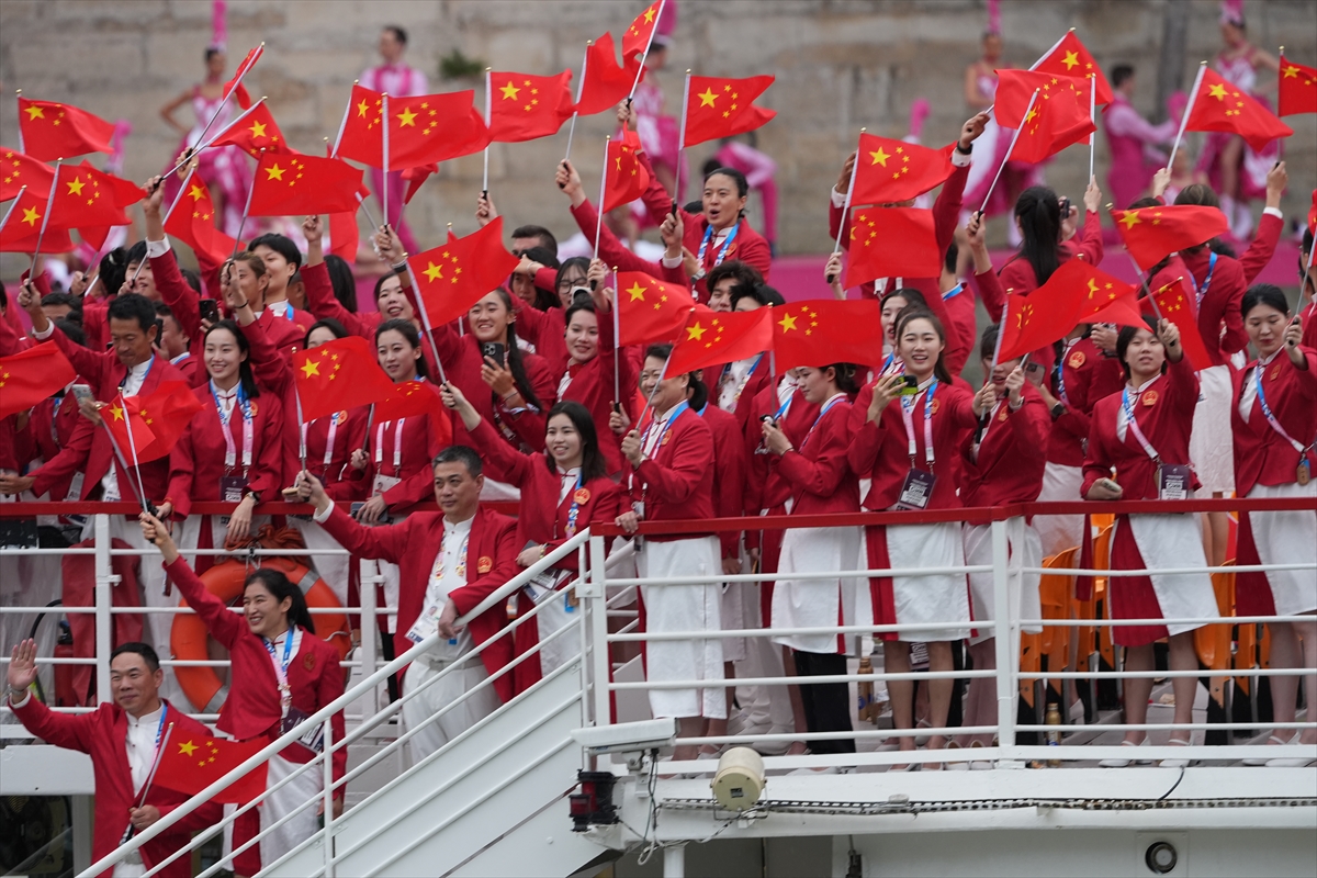 Paris 2024 Olimpiyat Oyunları'nın açılış töreni: Takımlar Sen Nehri'nden geçti