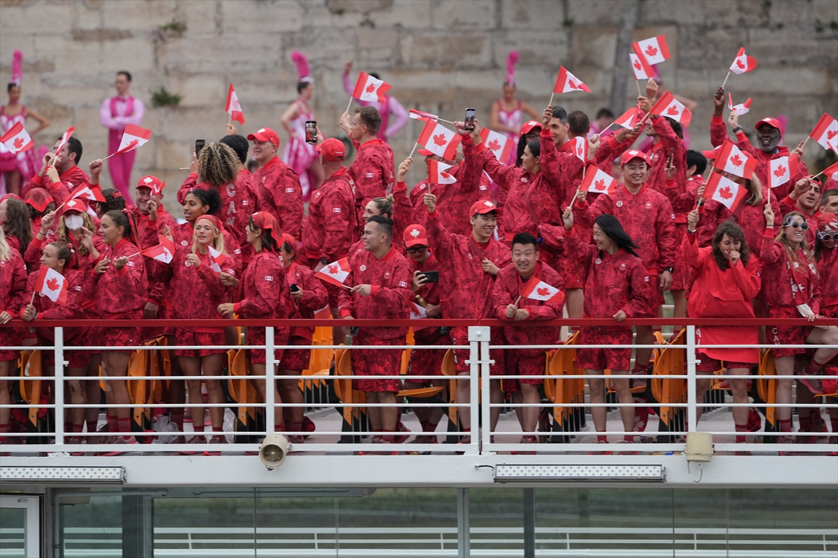 Paris 2024 Olimpiyat Oyunları'nın açılış töreni: Takımlar Sen Nehri'nden geçti