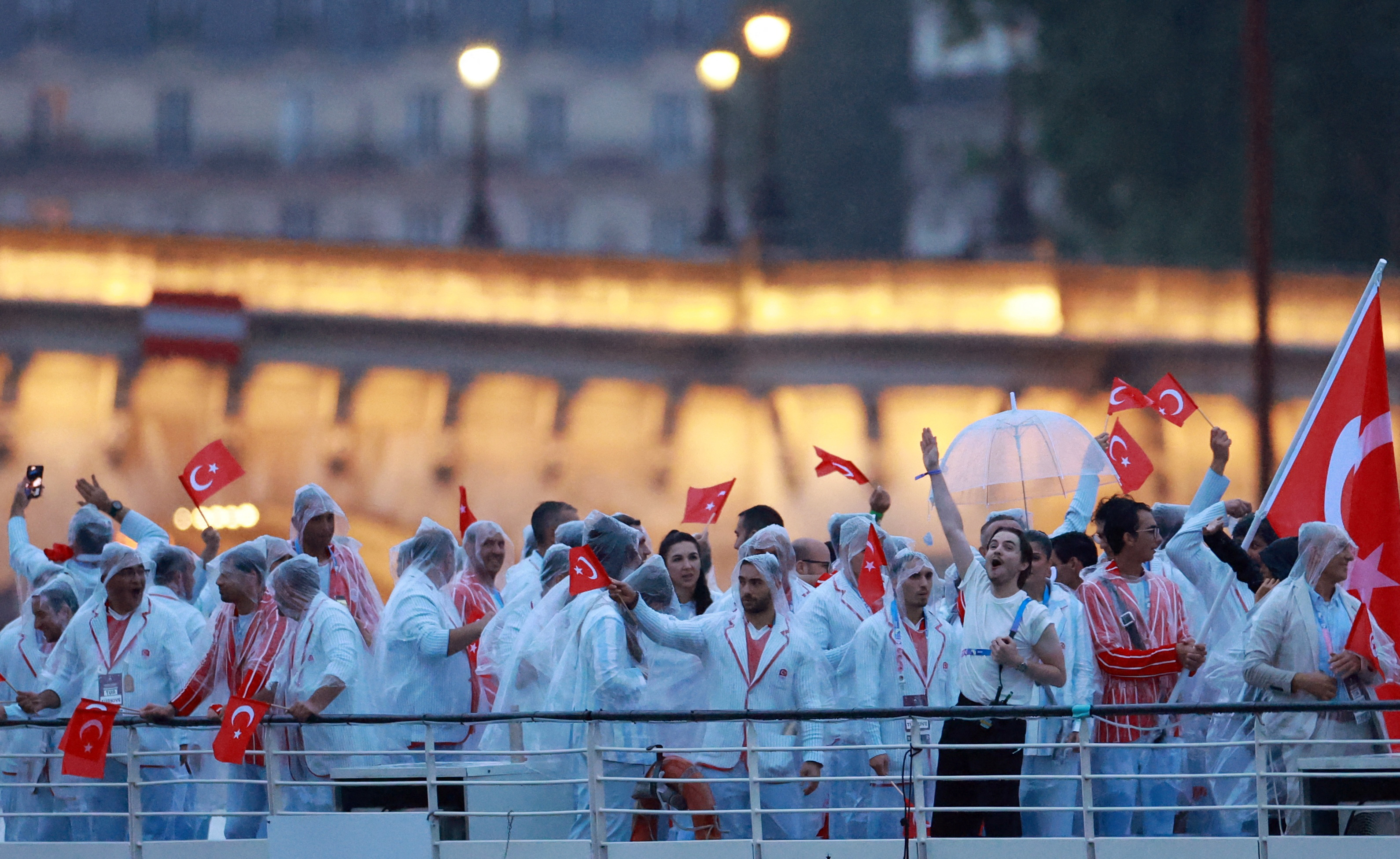 Paris 2024 Olimpiyat Oyunları'nın açılış töreni: Takımlar Sen Nehri'nden geçti