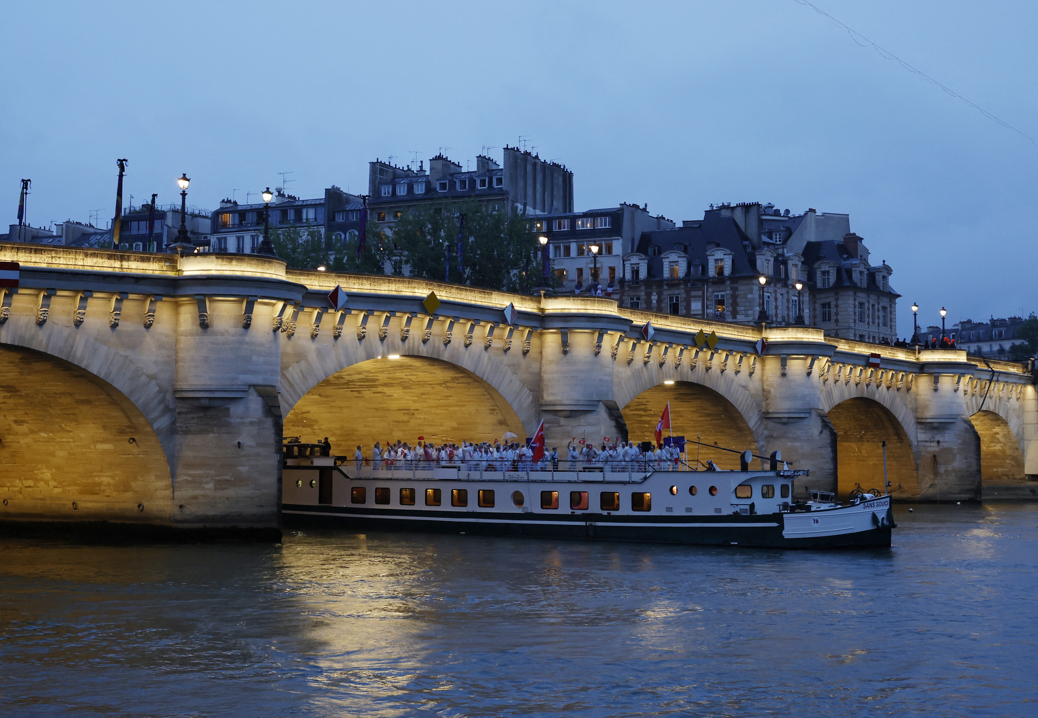 Paris 2024 Olimpiyat Oyunları'nın açılış töreni: Takımlar Sen Nehri'nden geçti