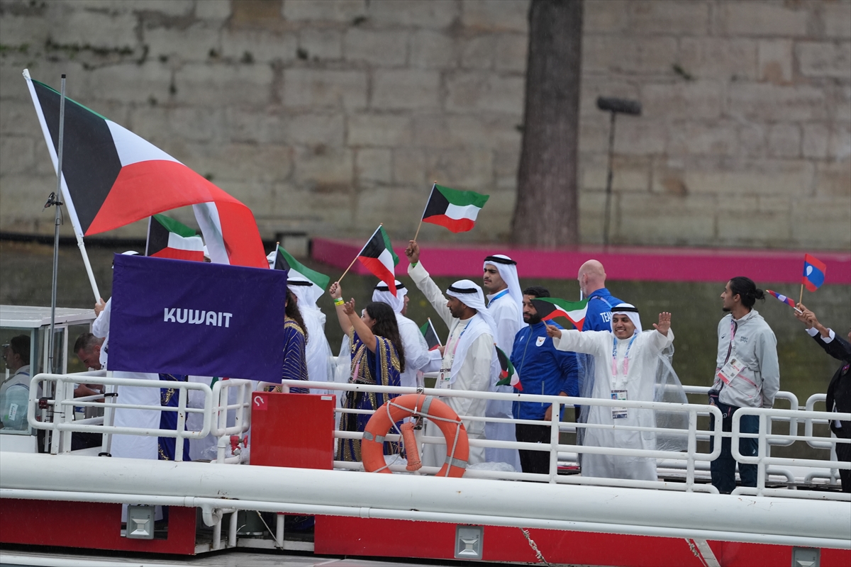 Paris 2024 Olimpiyat Oyunları'nın açılış töreni: Takımlar Sen Nehri'nden geçti