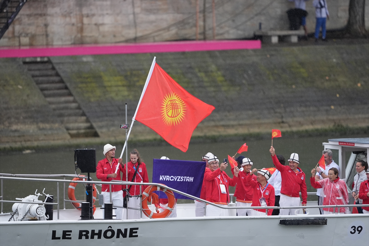 Paris 2024 Olimpiyat Oyunları'nın açılış töreni: Takımlar Sen Nehri'nden geçti