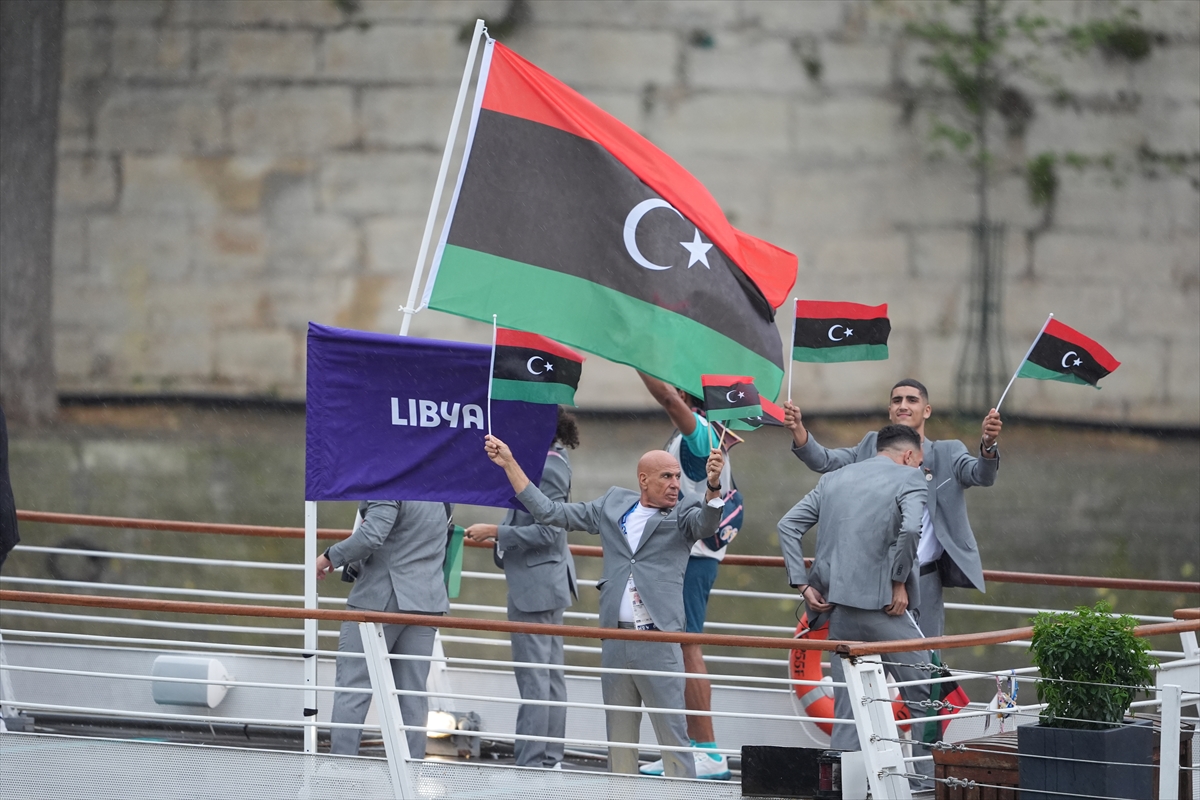 Paris 2024 Olimpiyat Oyunları'nın açılış töreni: Takımlar Sen Nehri'nden geçti