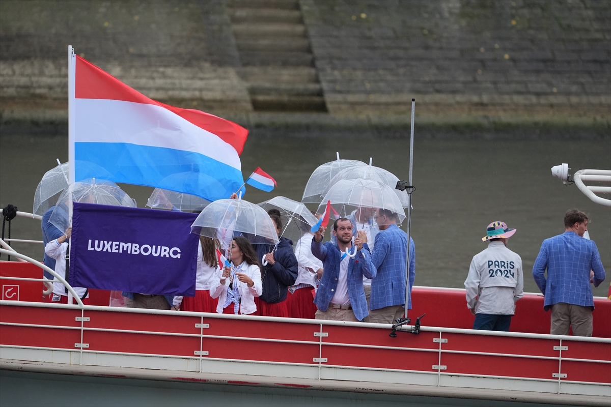 Paris 2024 Olimpiyat Oyunları'nın açılış töreni: Takımlar Sen Nehri'nden geçti