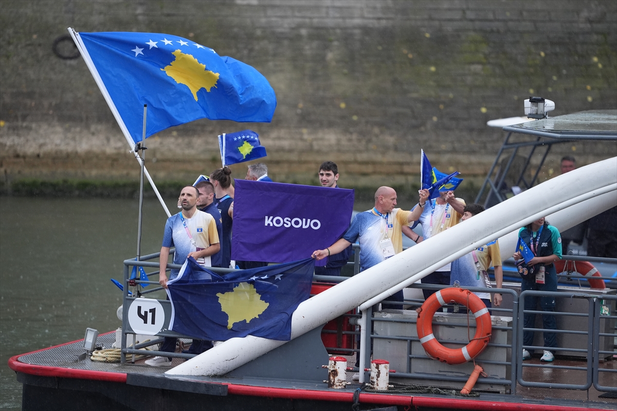 Paris 2024 Olimpiyat Oyunları'nın açılış töreni: Takımlar Sen Nehri'nden geçti
