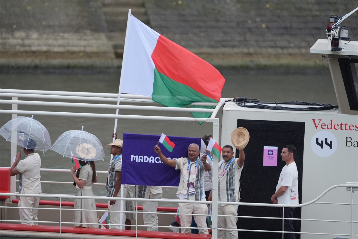 Paris 2024 Olimpiyat Oyunları'nın açılış töreni: Takımlar Sen Nehri'nden geçti