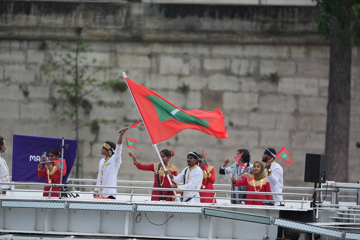 Paris 2024 Olimpiyat Oyunları'nın açılış töreni: Takımlar Sen Nehri'nden geçti