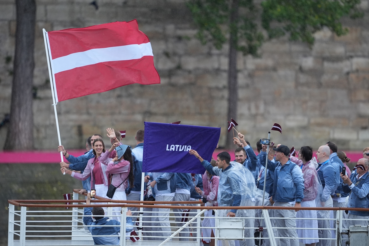 Paris 2024 Olimpiyat Oyunları'nın açılış töreni: Takımlar Sen Nehri'nden geçti