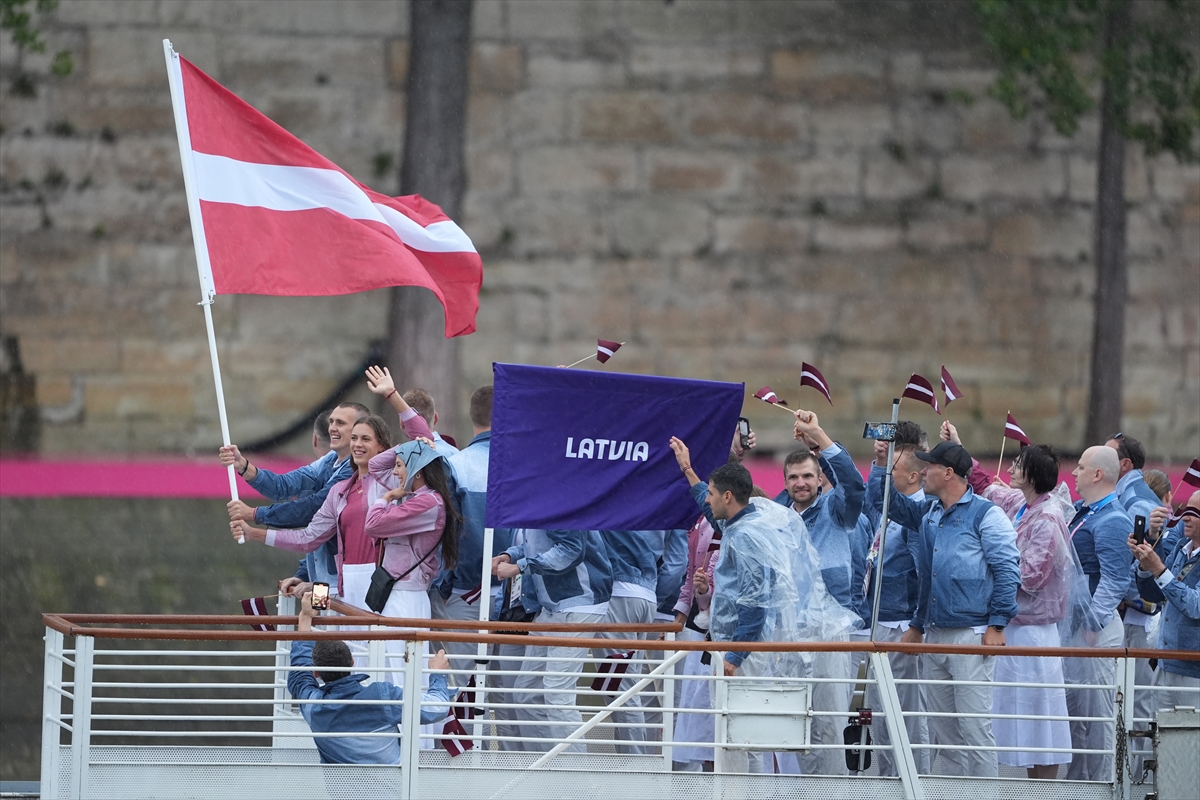 Paris 2024 Olimpiyat Oyunları'nın açılış töreni: Takımlar Sen Nehri'nden geçti