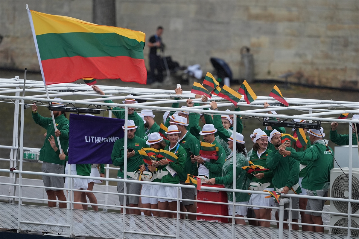 Paris 2024 Olimpiyat Oyunları'nın açılış töreni: Takımlar Sen Nehri'nden geçti