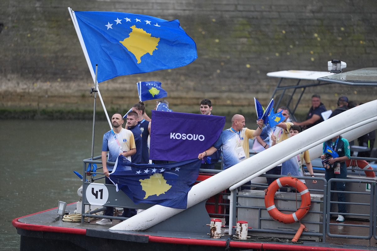 Paris 2024 Olimpiyat Oyunları'nın açılış töreni: Takımlar Sen Nehri'nden geçti