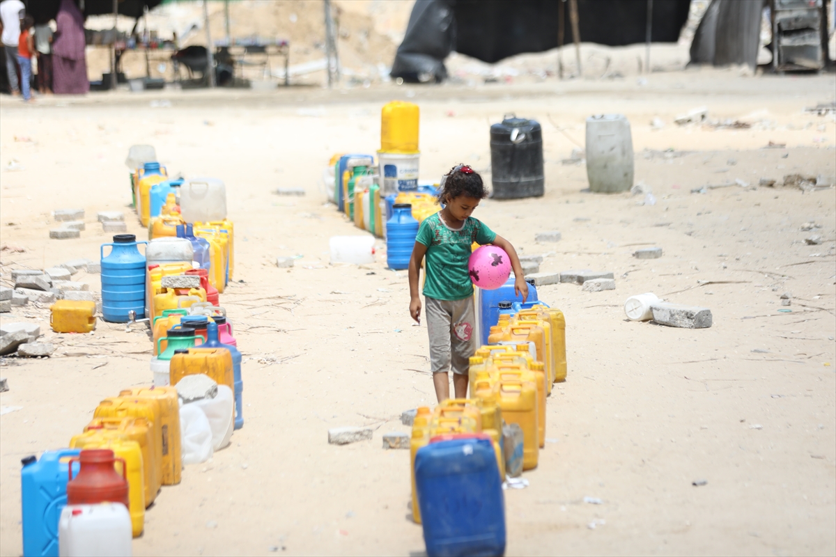 Gazze'de hijyen krizi: Çocuklarda cilt hastalıkları başladı