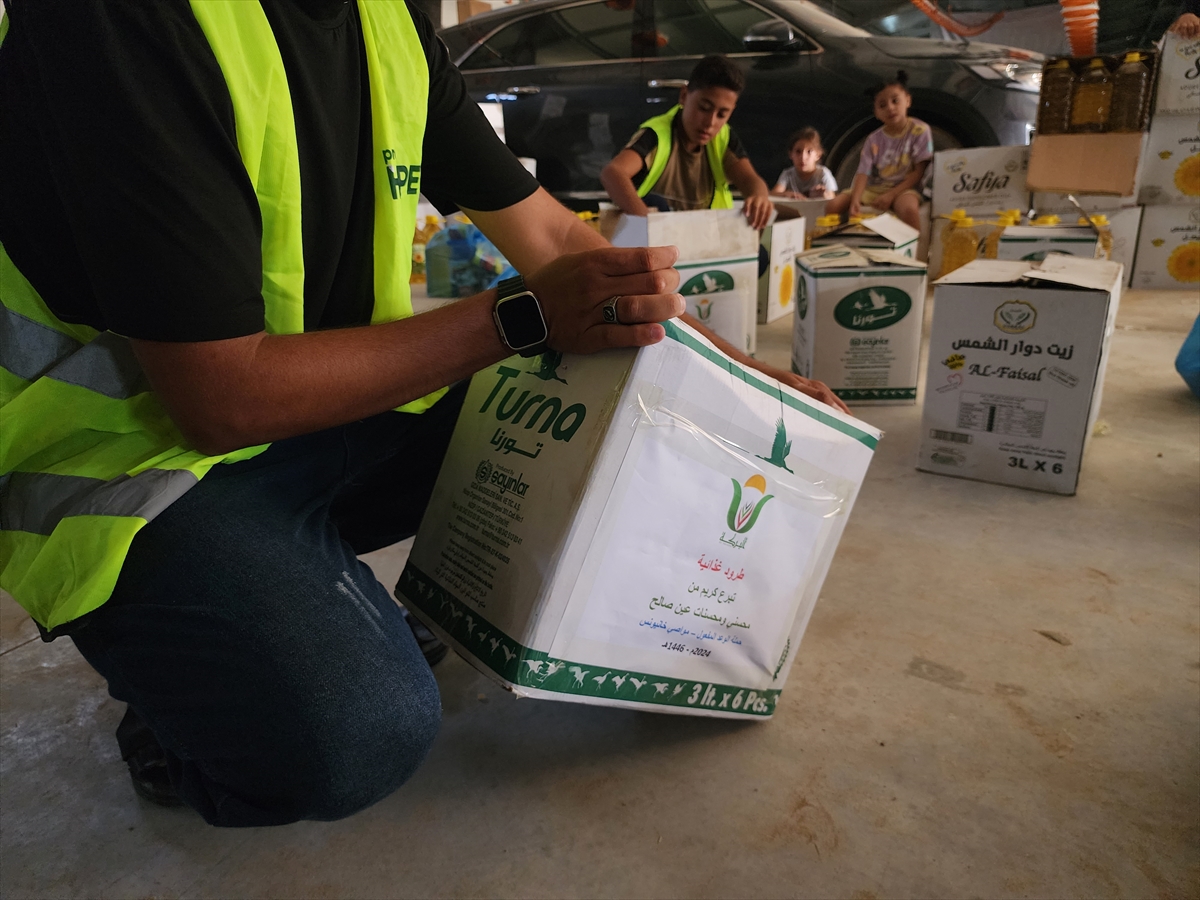 Hayır kurumları Gazze'de yemek dağıttı