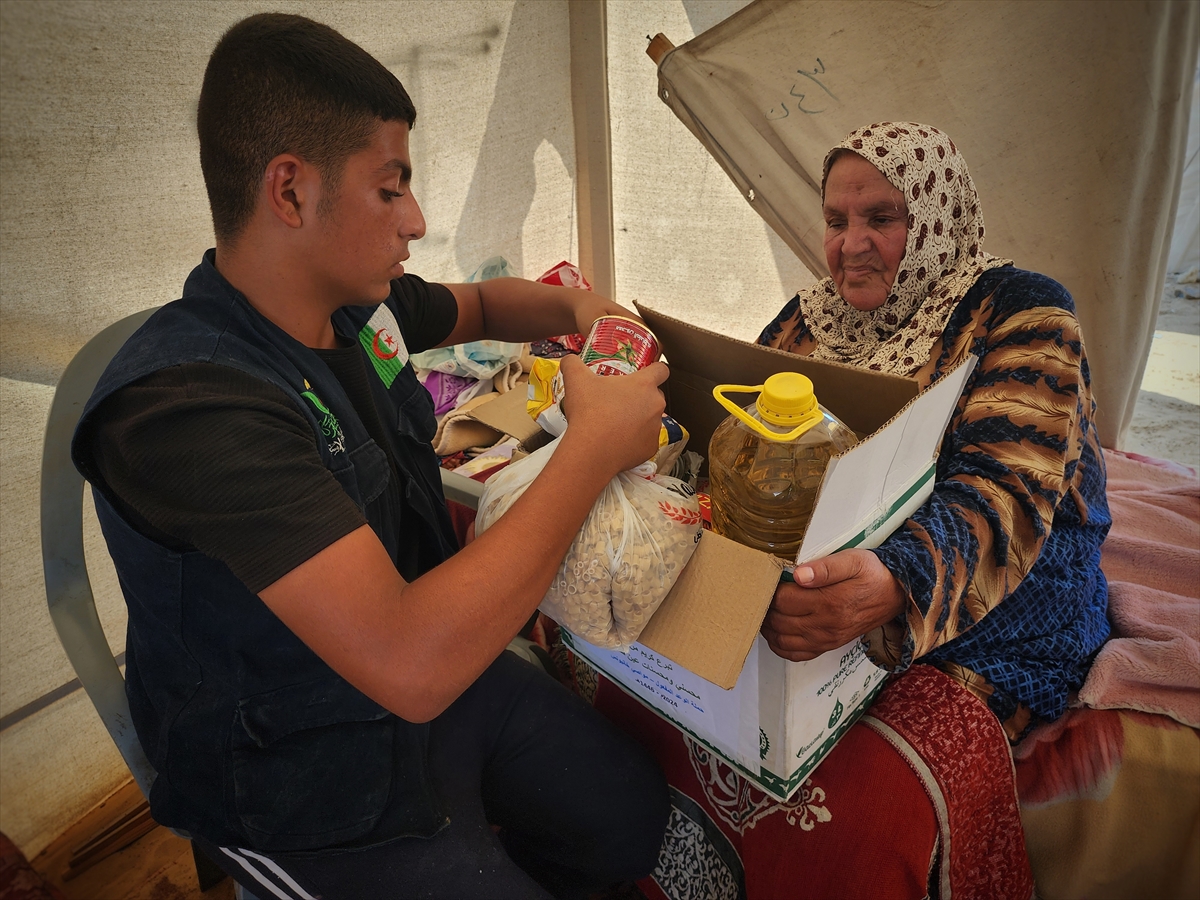 Hayır kurumları Gazze'de yemek dağıttı