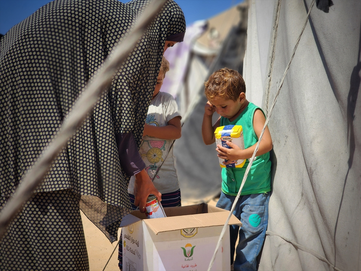 Hayır kurumları Gazze'de yemek dağıttı