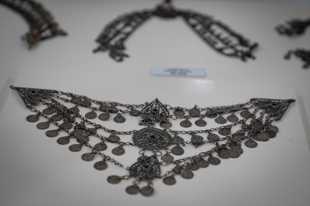 Doğu Anadolu'nun 3 bin 500 yıllık takıları