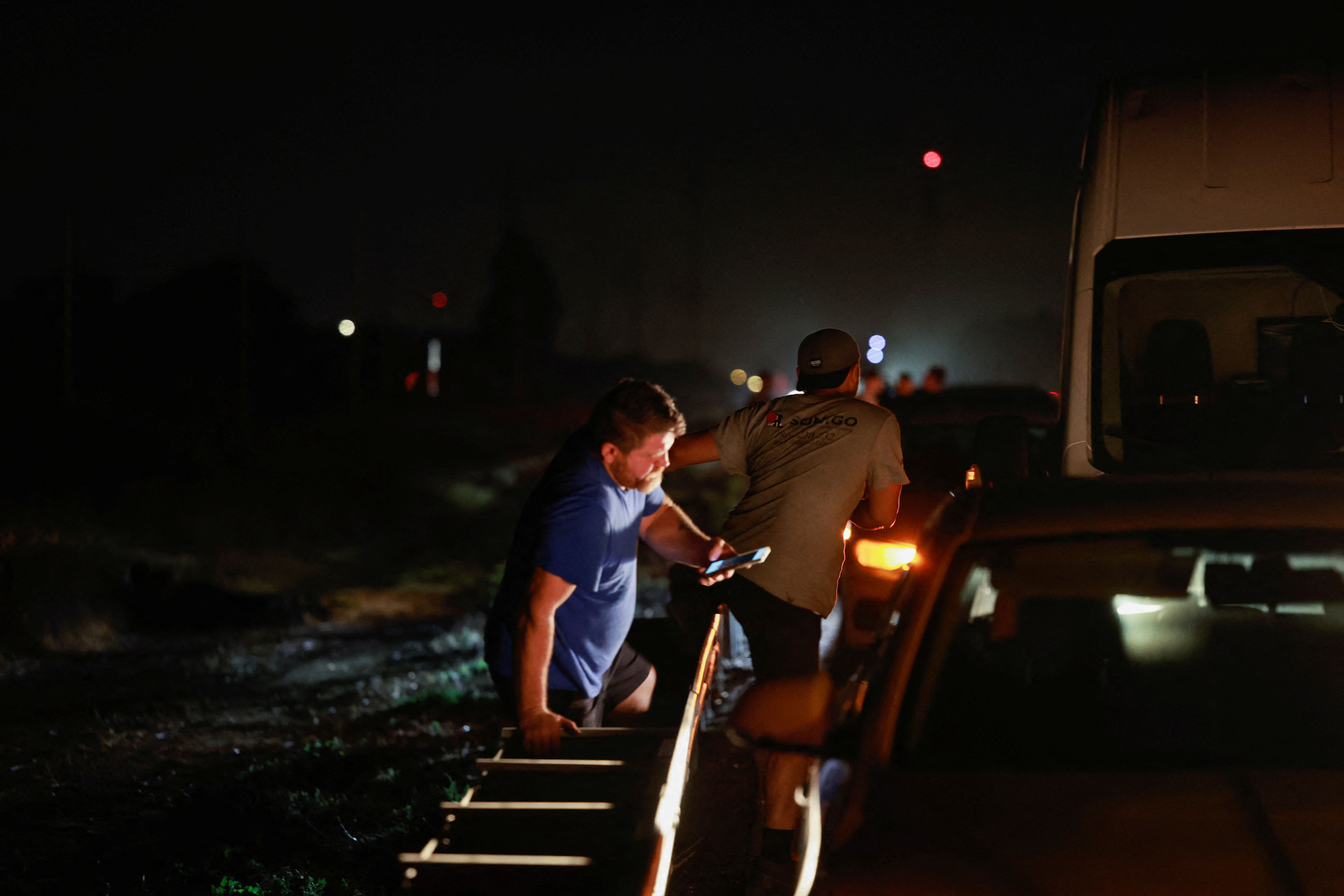 İran'ın İsrail'e fırlattığı füzeler, başkent Tel Aviv'e de isabet etti