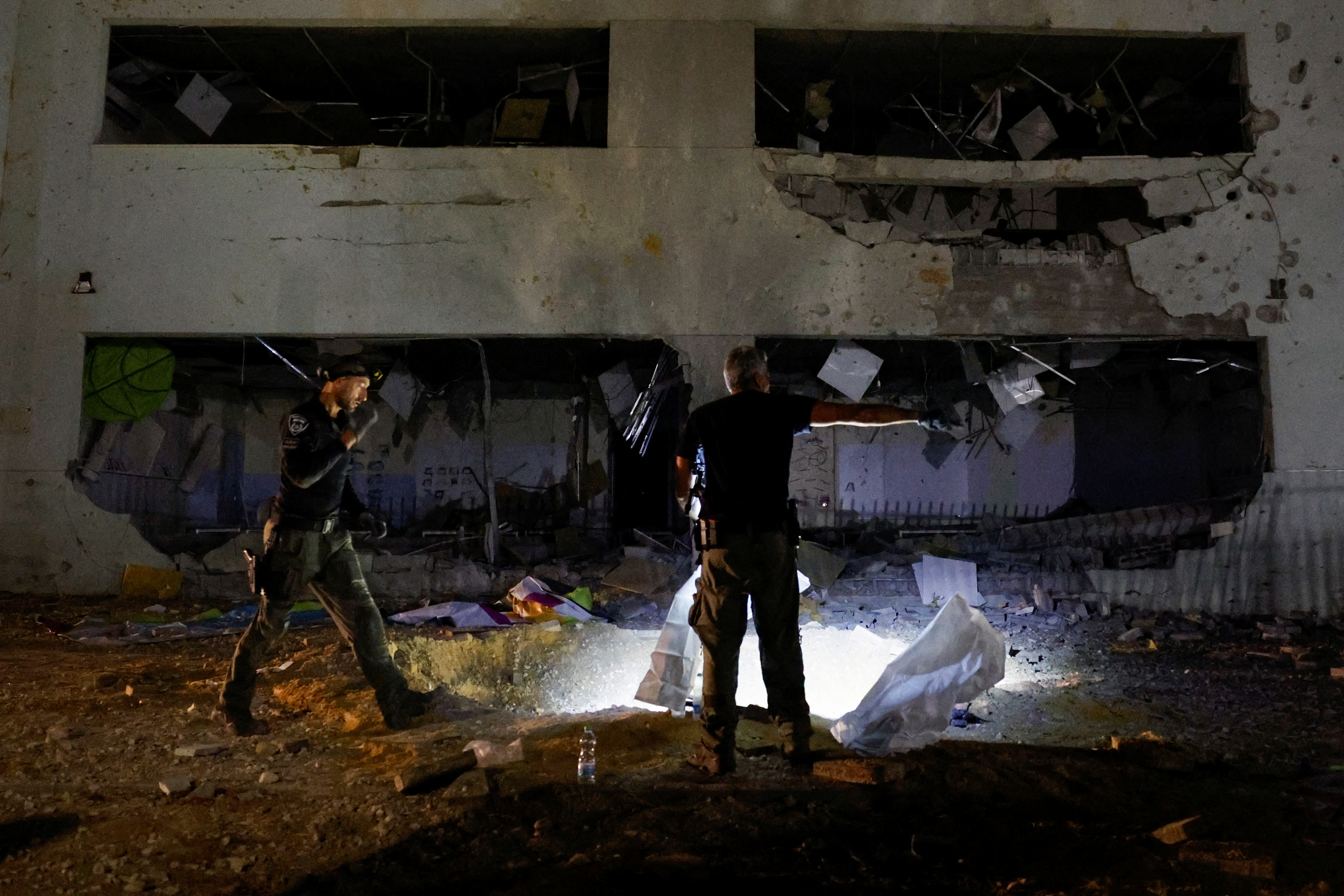 İran'ın İsrail'e fırlattığı füzeler, başkent Tel Aviv'e de isabet etti