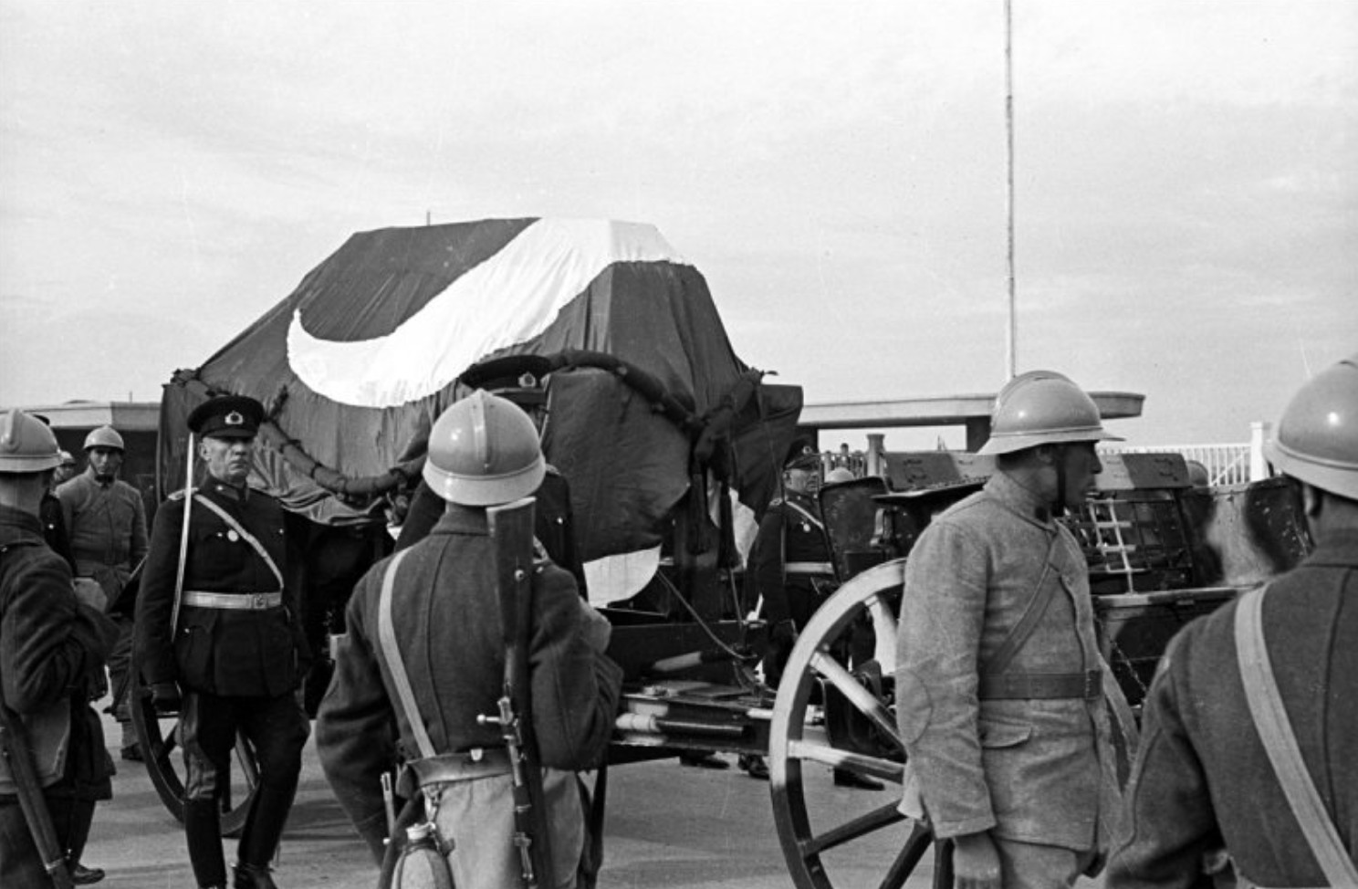 Mustafa Kemal Atatürk'ün cenazesinden kareler