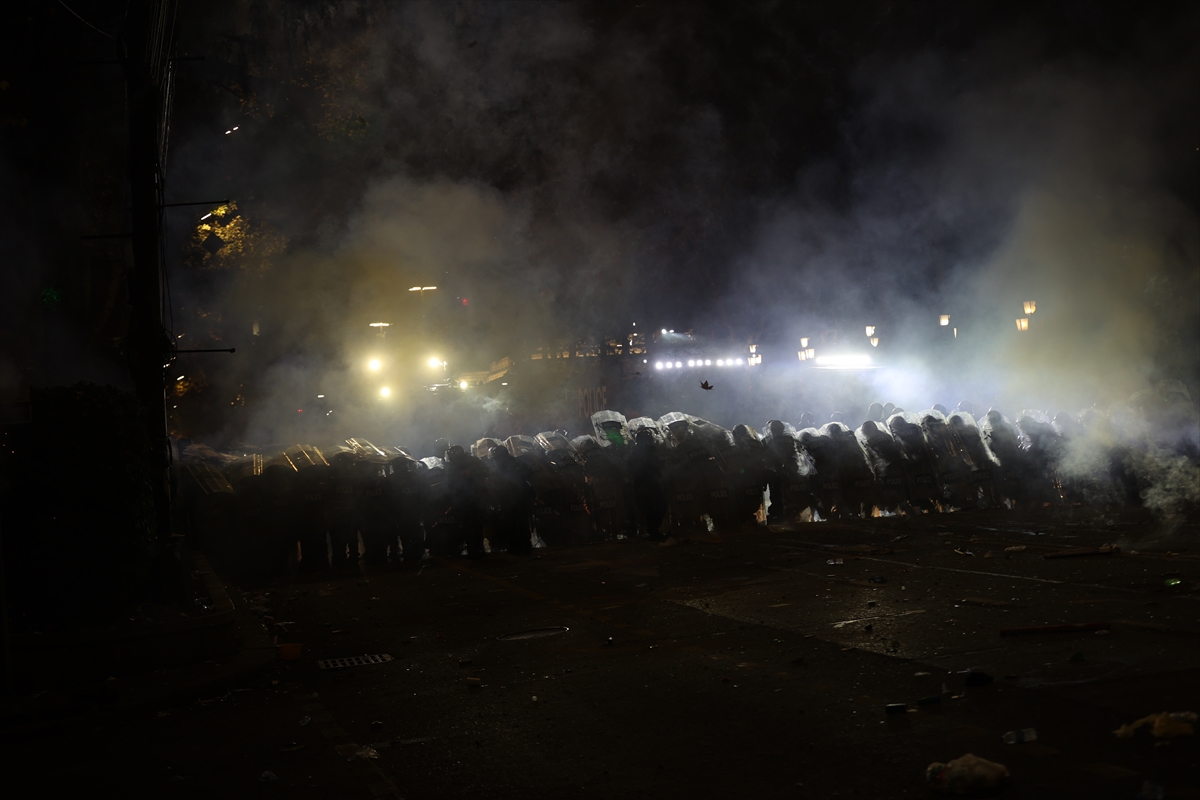 Gürcistan'da AB yanlısı göstericilerin hükümet karşıtı eylemlerine polis müdahalesi