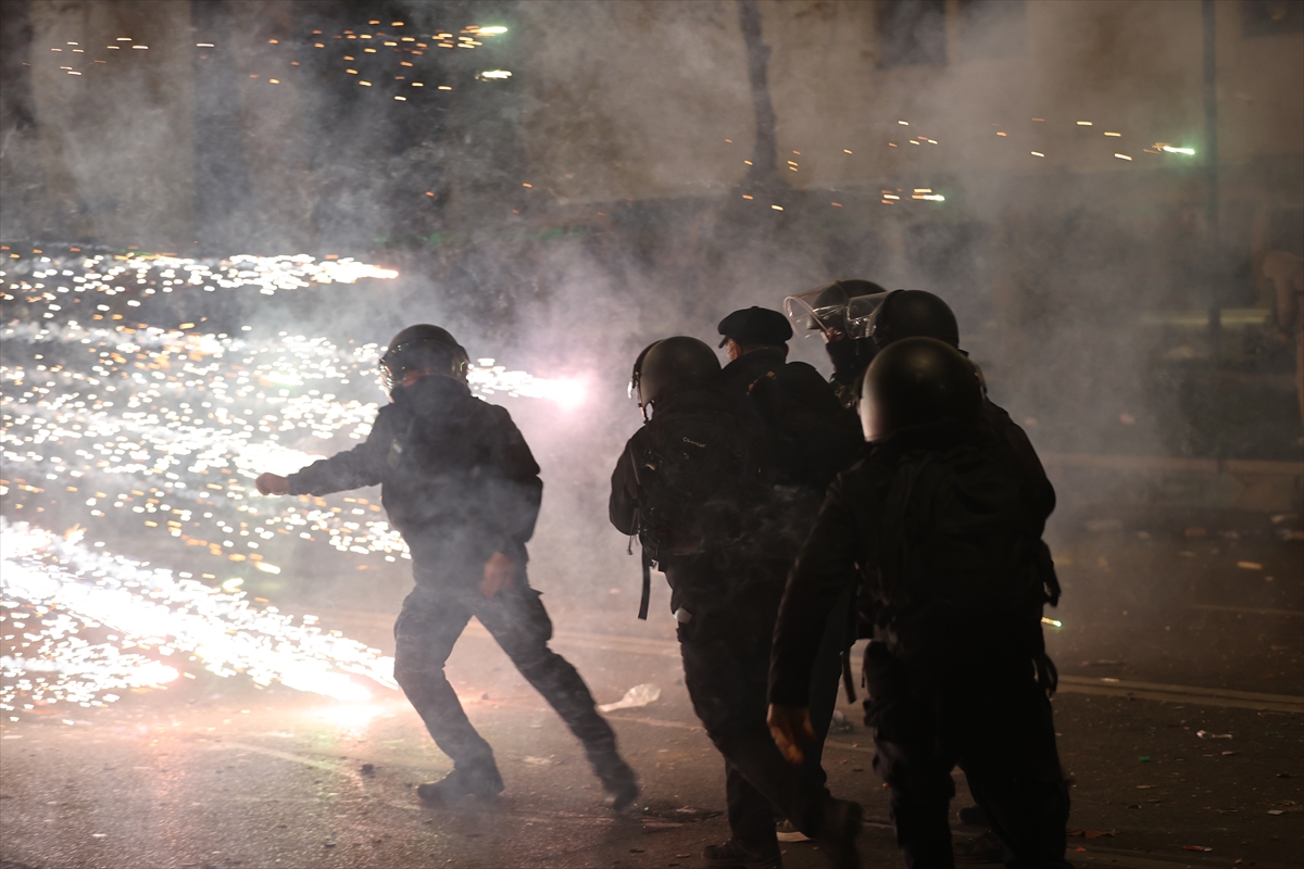 Gürcistan'da AB yanlısı göstericilerin hükümet karşıtı eylemlerine polis müdahalesi