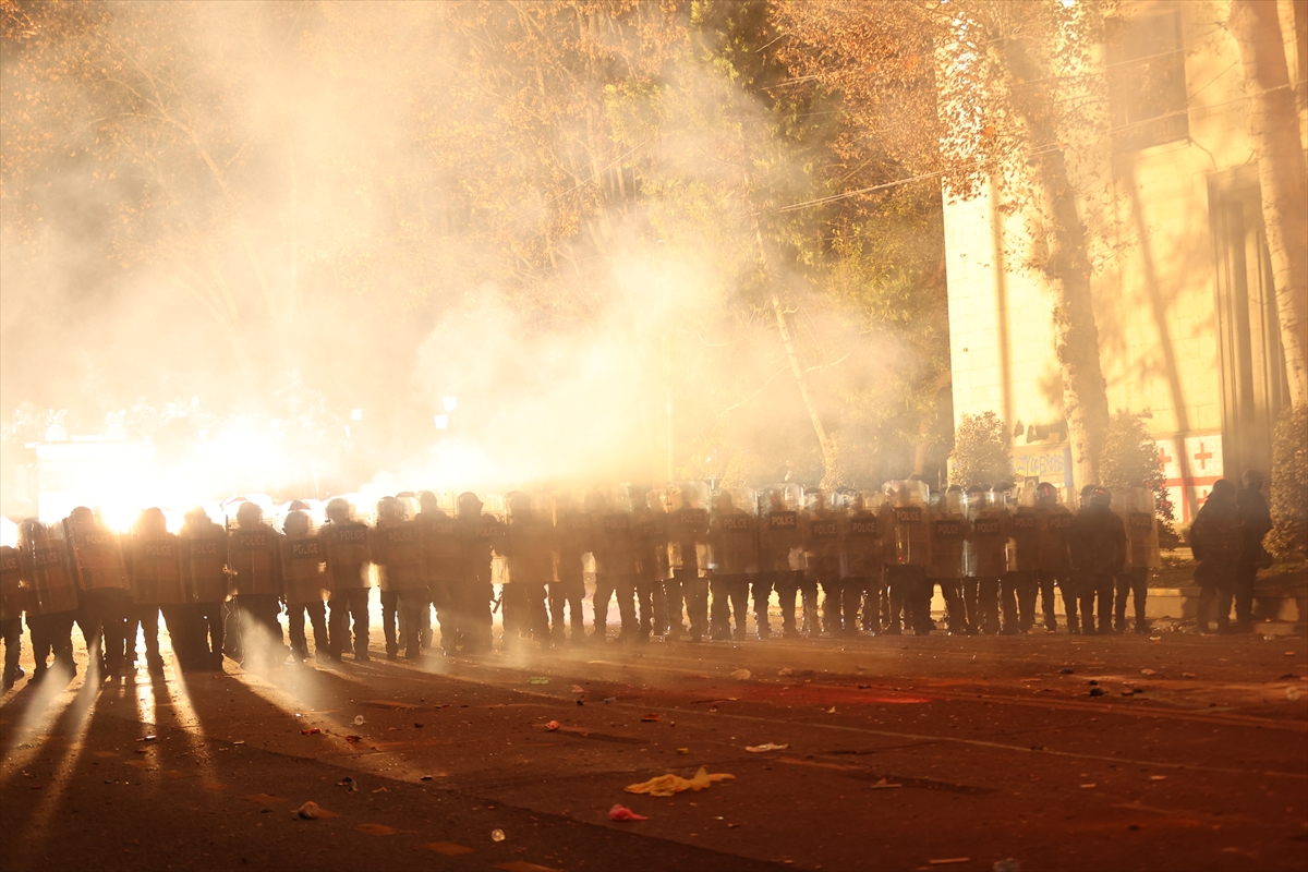 Gürcistan'da AB yanlısı göstericilerin hükümet karşıtı eylemlerine polis müdahalesi