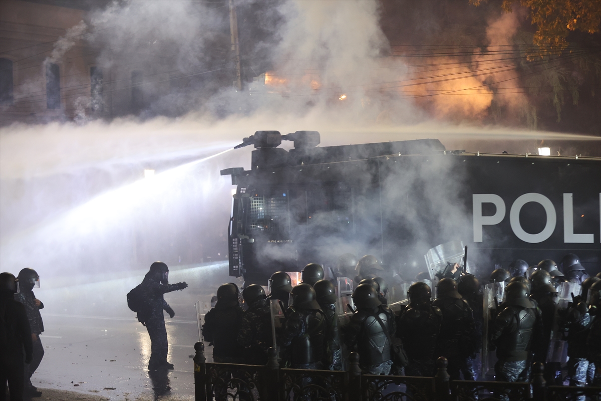 Gürcistan'da AB yanlısı göstericilerin hükümet karşıtı eylemlerine polis müdahalesi