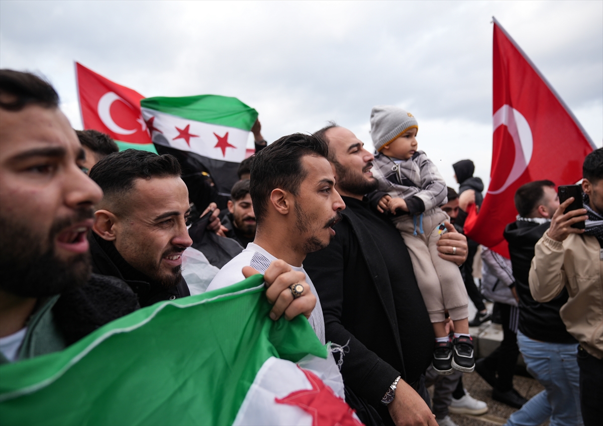Suriyeliler Türkiye'de kutlama yapıyor