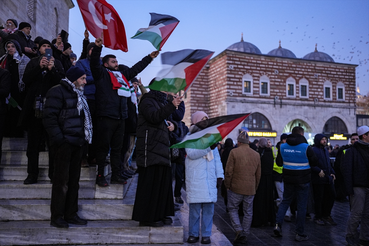 İstanbul'da tarihi Gazze yürüyüşü: Binler Galata Köprüsü'nde buluştu