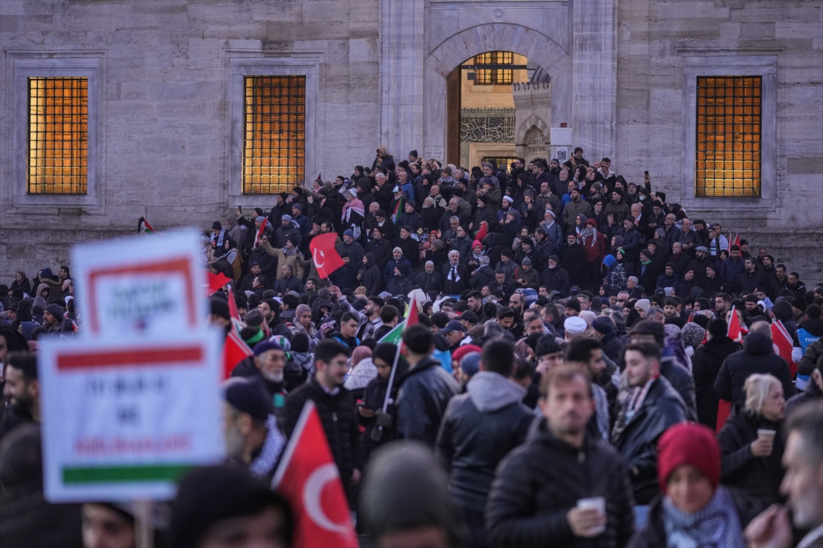 İstanbul'da tarihi Gazze yürüyüşü: Binler Galata Köprüsü'nde buluştu