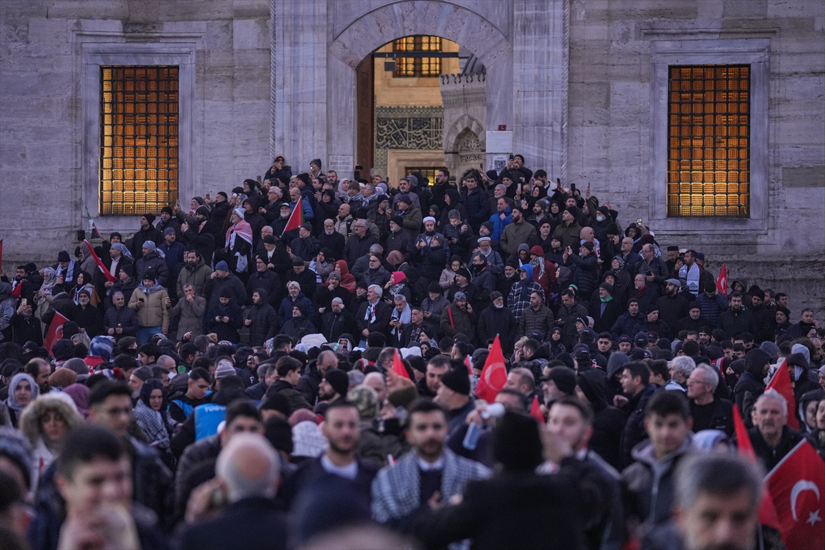 İstanbul'da tarihi Gazze yürüyüşü: Binler Galata Köprüsü'nde buluştu