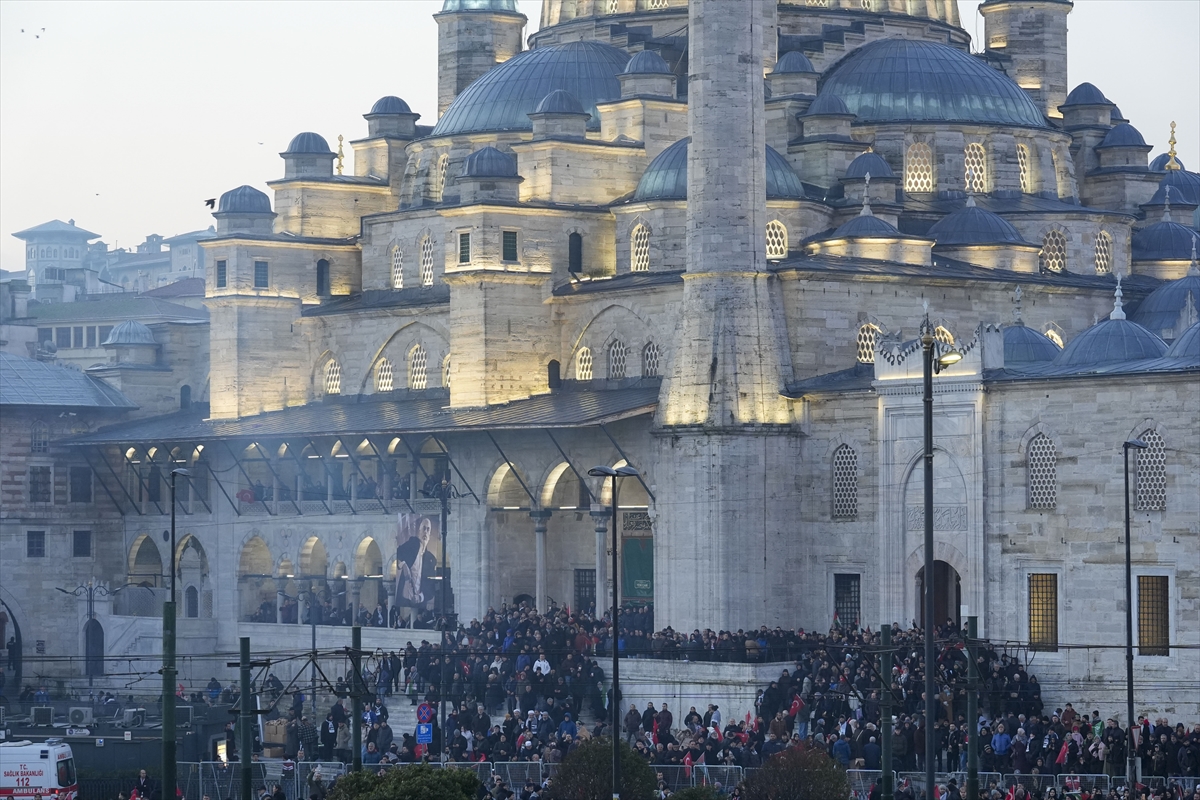 İstanbul'da tarihi Gazze yürüyüşü: Binler Galata Köprüsü'nde buluştu