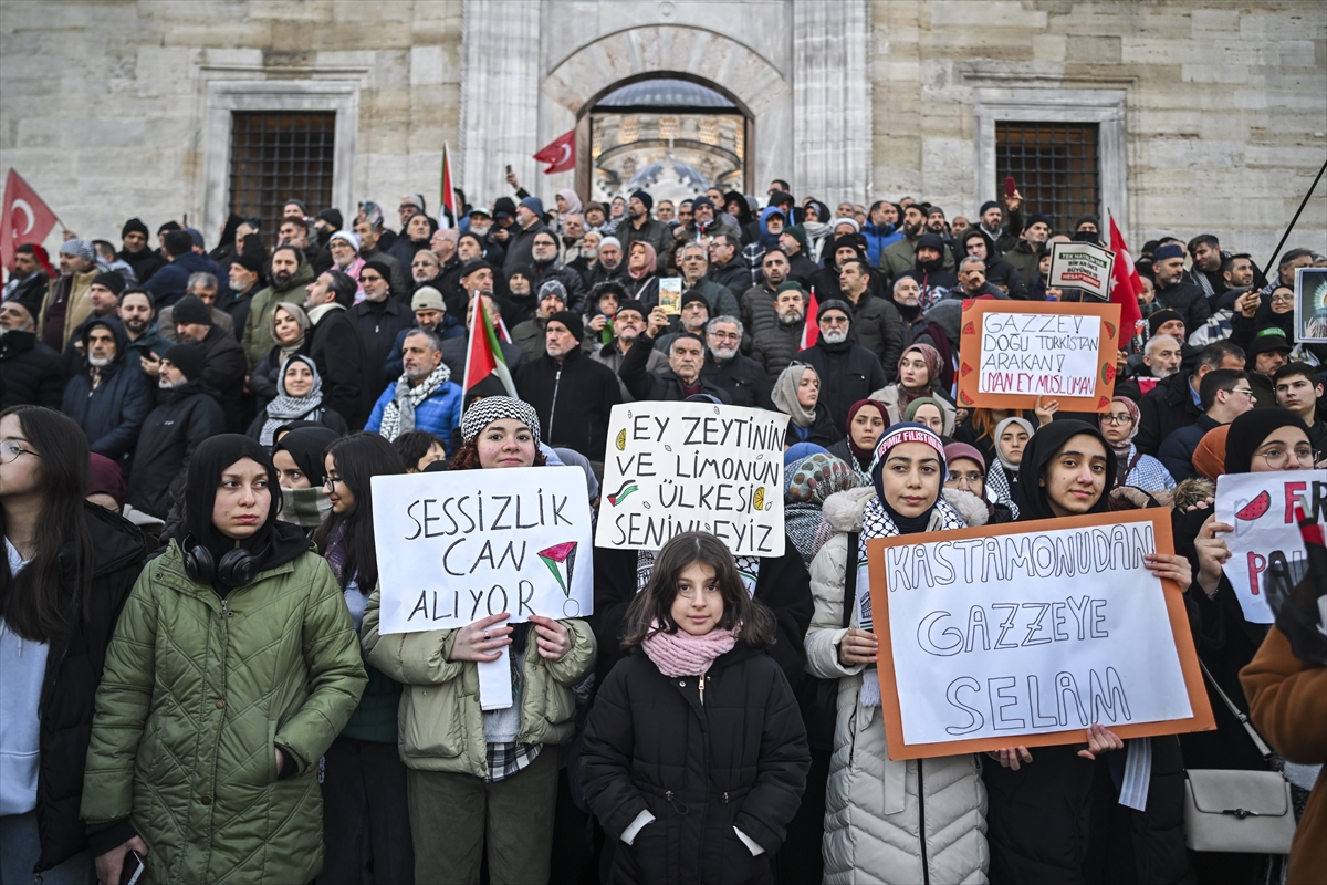 İstanbul'da tarihi Gazze yürüyüşü: Binler Galata Köprüsü'nde buluştu