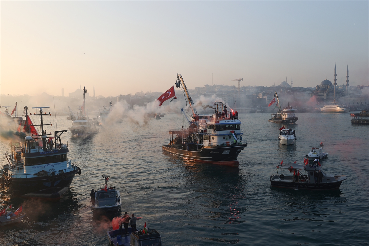 İstanbul'da tarihi Gazze yürüyüşü: Binler Galata Köprüsü'nde buluştu