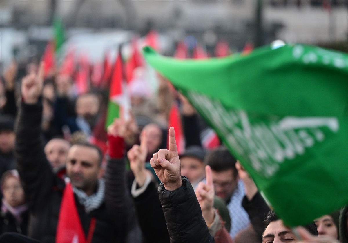İstanbul'da tarihi Gazze yürüyüşü: Binler Galata Köprüsü'nde buluştu