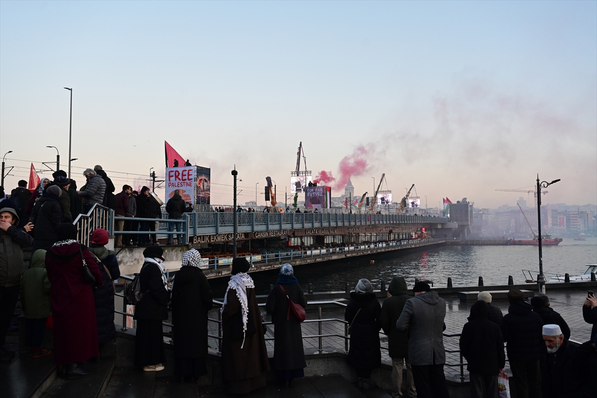 İstanbul'da tarihi Gazze yürüyüşü: Binler Galata Köprüsü'nde buluştu