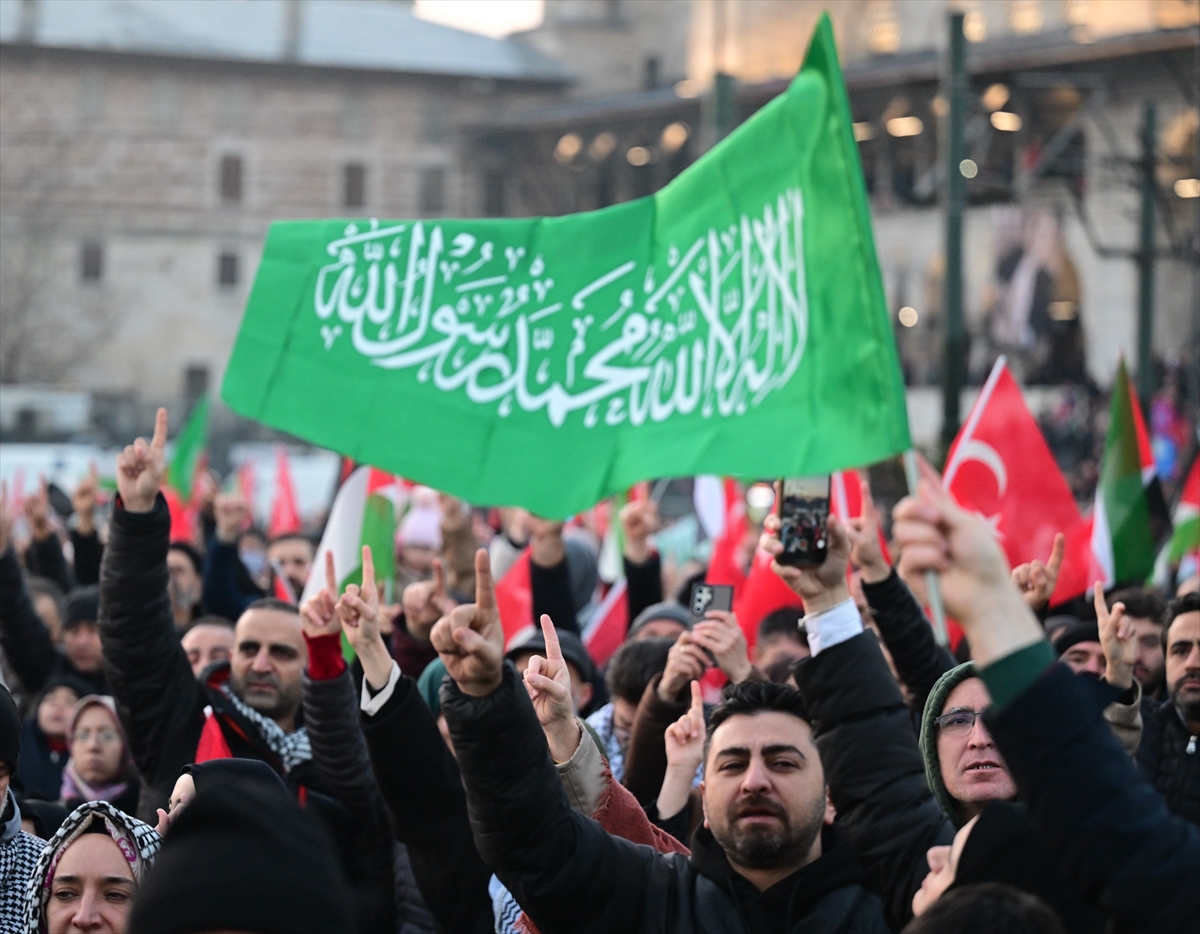 İstanbul'da tarihi Gazze yürüyüşü: Binler Galata Köprüsü'nde buluştu