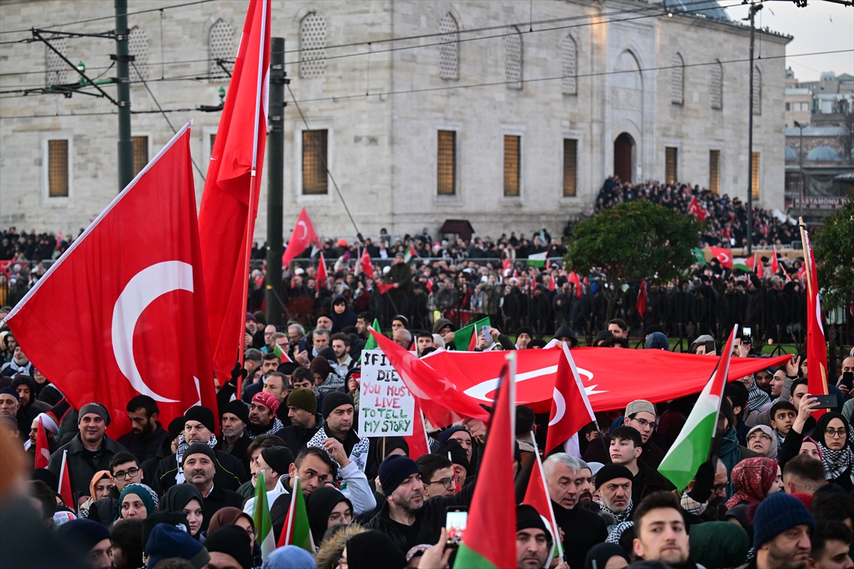 İstanbul'da tarihi Gazze yürüyüşü: Binler Galata Köprüsü'nde buluştu