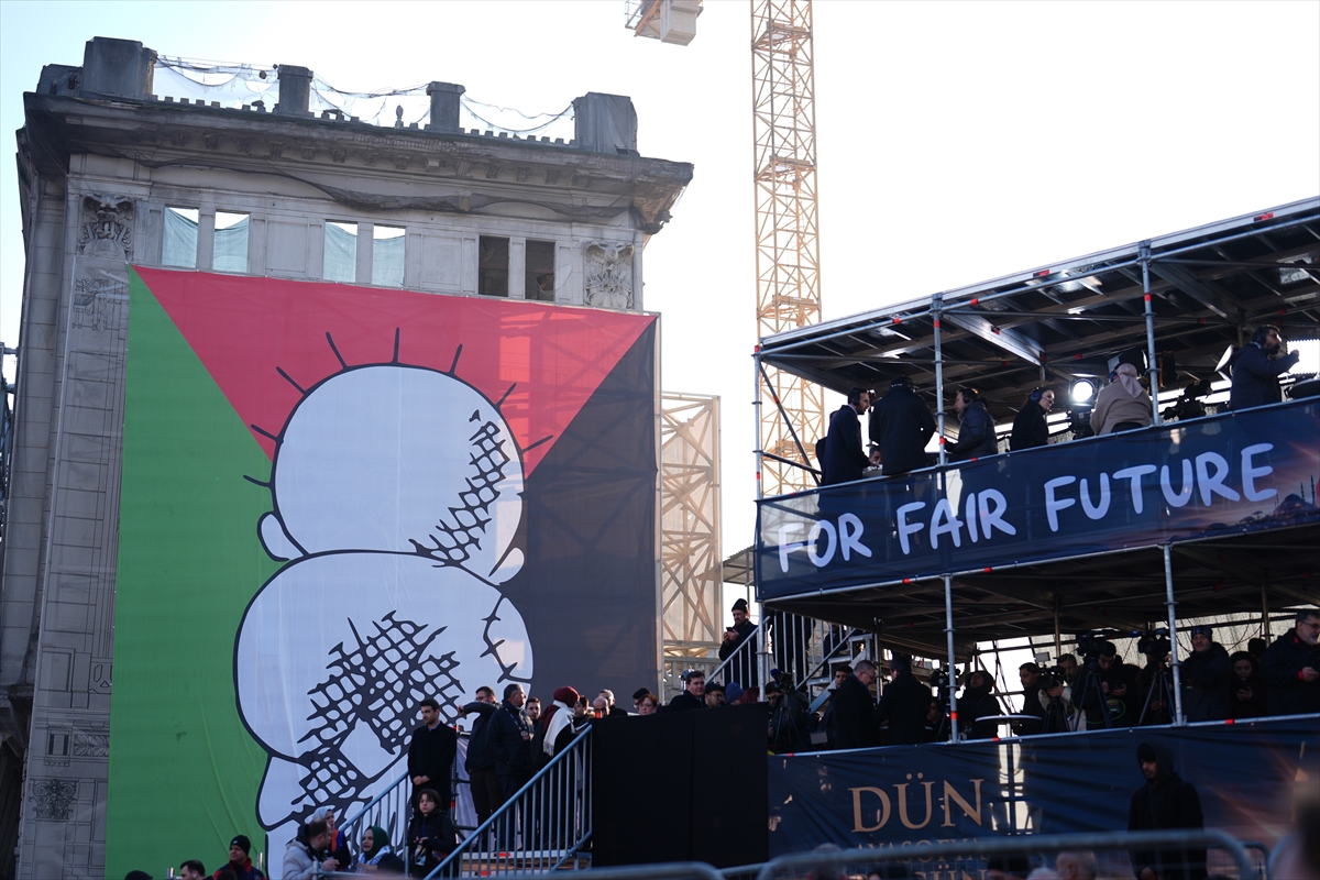İstanbul'da tarihi Gazze yürüyüşü: Binler Galata Köprüsü'nde buluştu