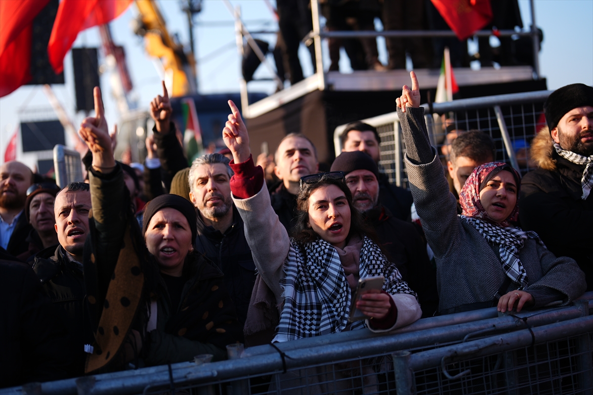 İstanbul'da tarihi Gazze yürüyüşü: Binler Galata Köprüsü'nde buluştu