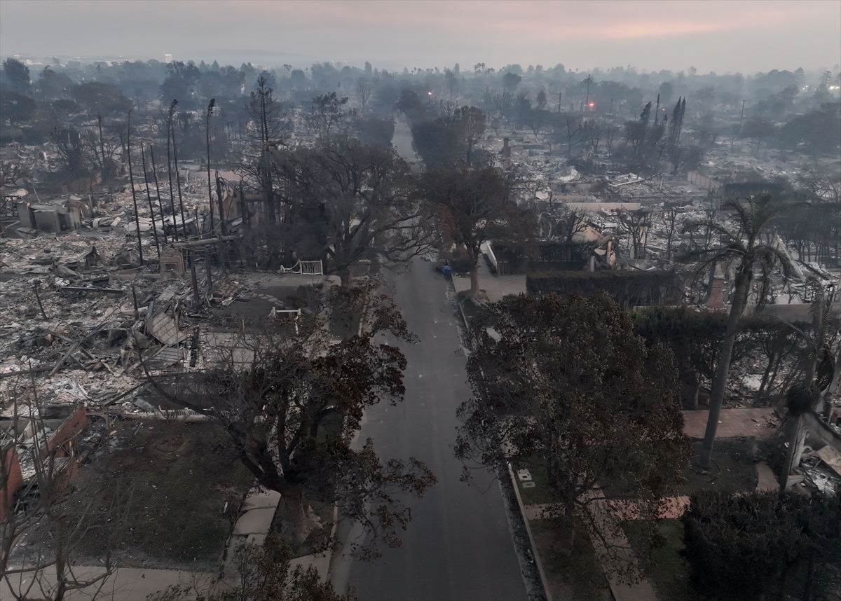 Los Angeles'taki yangının boyutu gözler önüne serildi