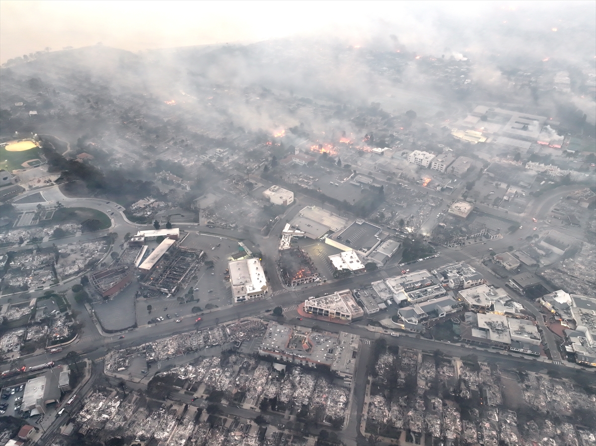 Los Angeles'taki yangının boyutu gözler önüne serildi