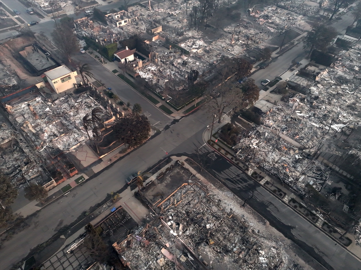 Los Angeles'taki yangının boyutu gözler önüne serildi