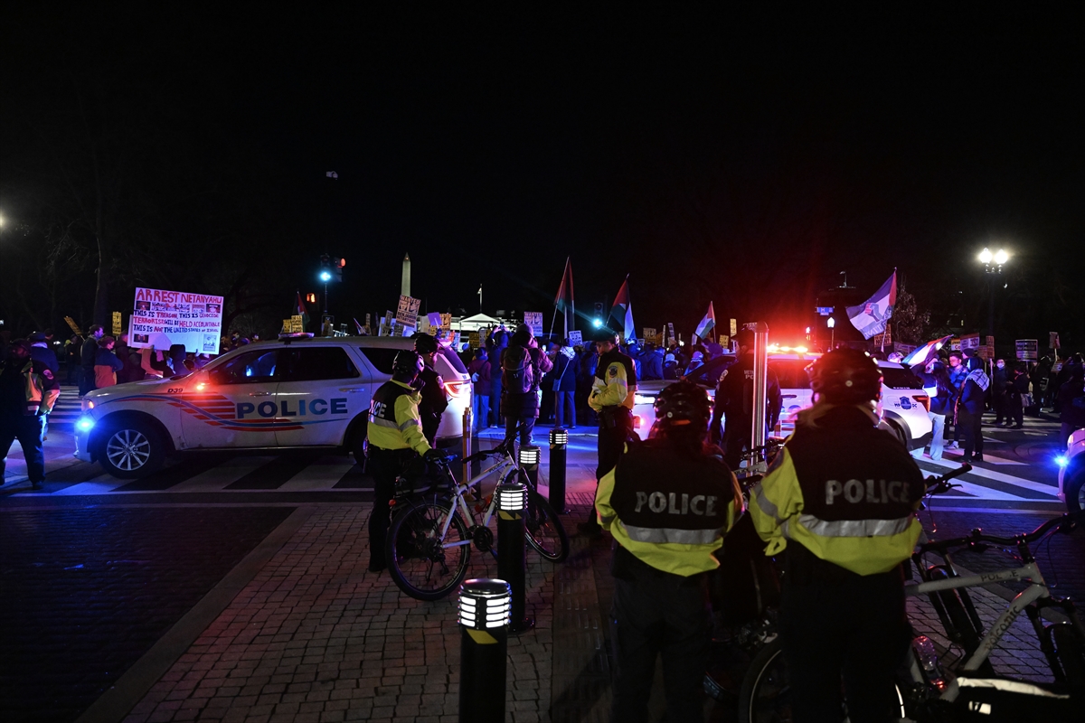 Donald Trump ve Binyamin Netanyahu, Beyaz Saray önünde protesto edildi