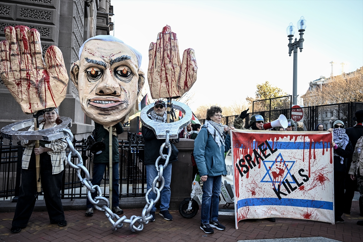 Donald Trump ve Binyamin Netanyahu, Beyaz Saray önünde protesto edildi