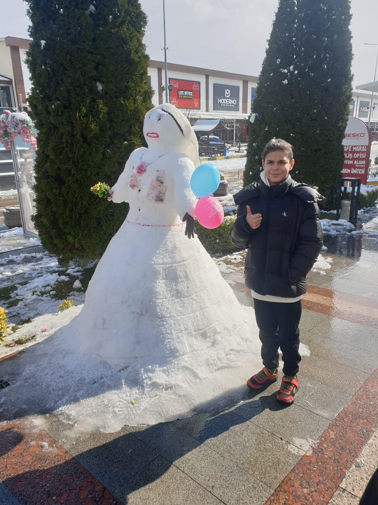 Kocaeli'de kar sonrası sokaklar, açık hava müzesine döndü