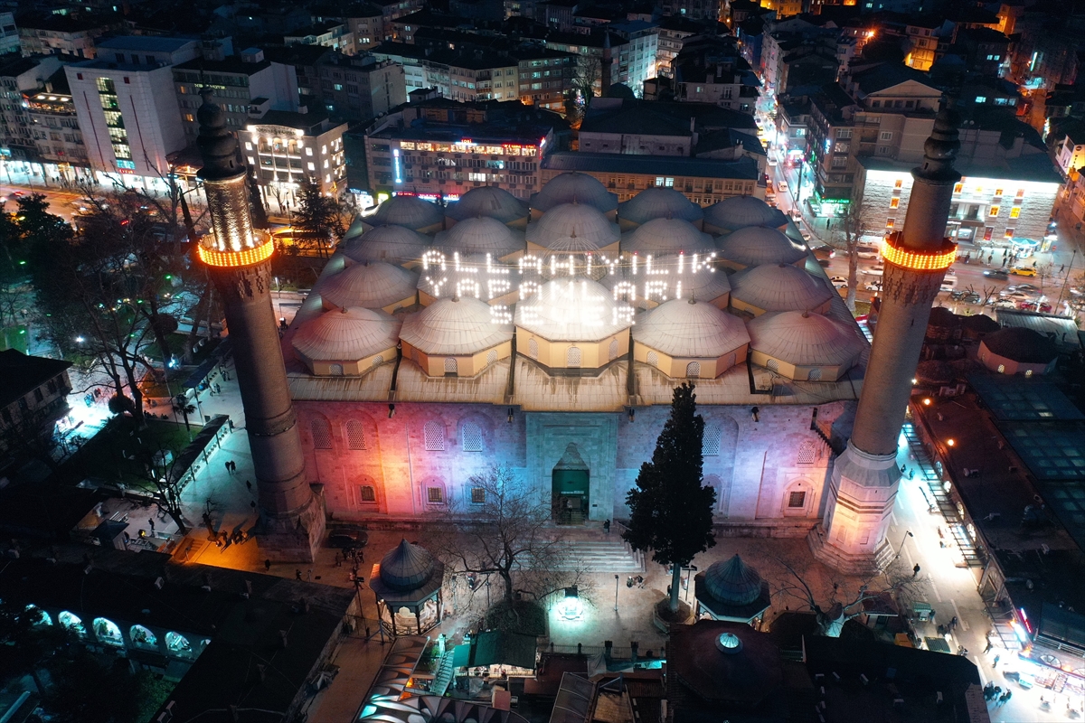 Ramazan'ı süsleyen mahyalar asıldı
